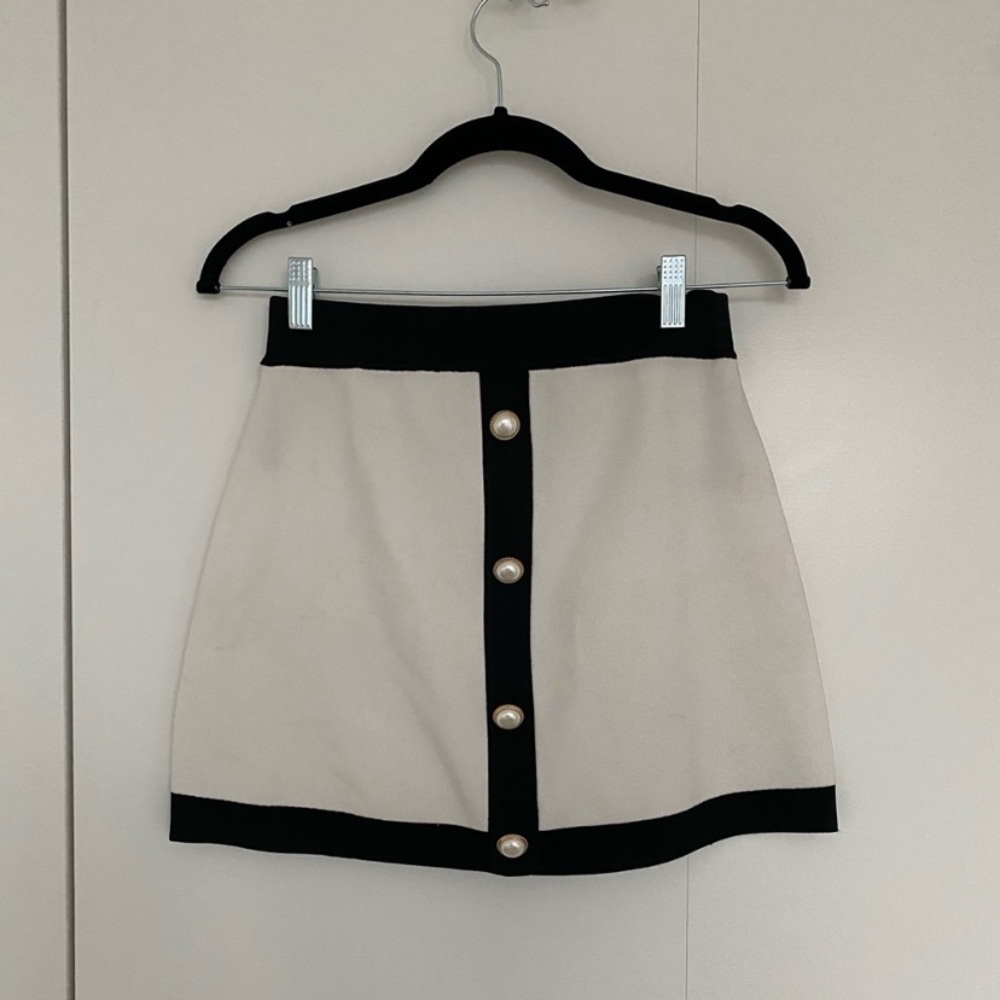 Aritzia Babaton Legacy Skirt